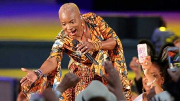 angelique-kidjo-en-concert-696×392