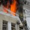 des-pompiers-luttent-contre-un-incendie-dans-le-batiment-du-service-de-securite-regional-sbu-apres-une-frappe-russe-le-2-mars-2022-a-kharkiv_6343382